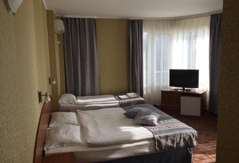 标准三人间, Family Hotel Lazuren Briag
