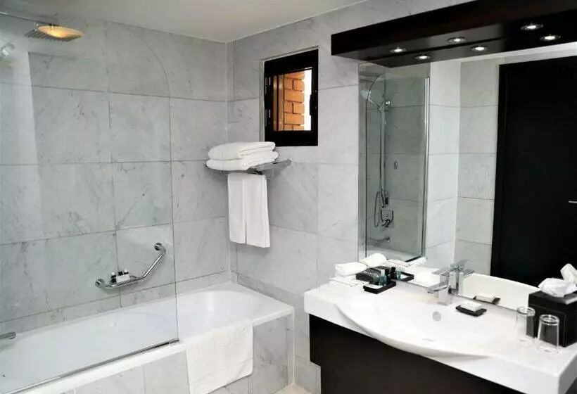 سوئیت با چشم‌انداز رودخانه, Babylon Rotana
