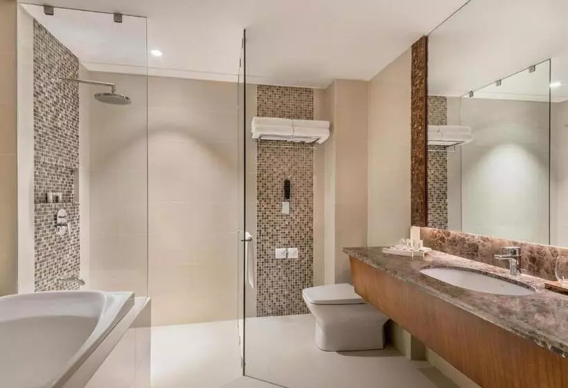 キングサイズベッドのスイートルーム, Best Western Plus The Ivywall Hotel   Palawan