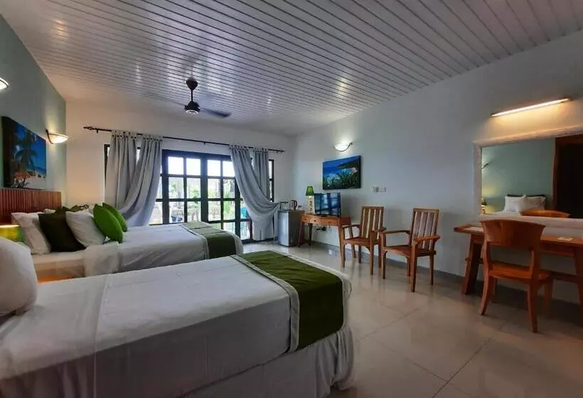 Standard Triple Room with Terrace, Cabanes Des Anges