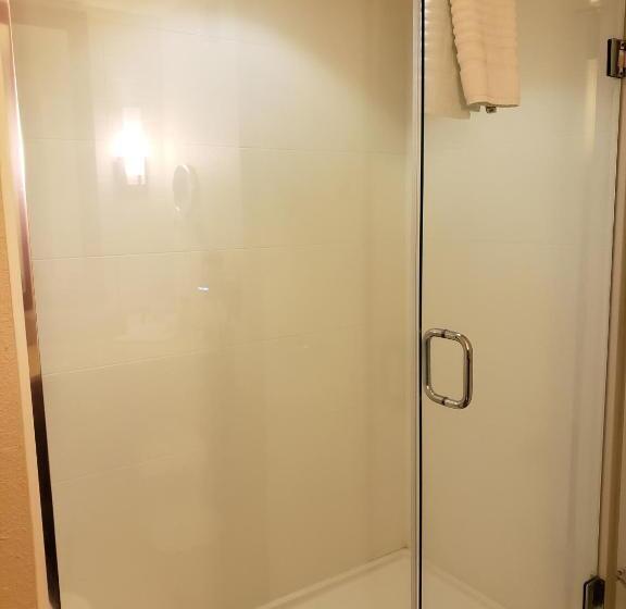 Люкс Кровать Кинг, Comfort Inn & Suites Sidney I 80