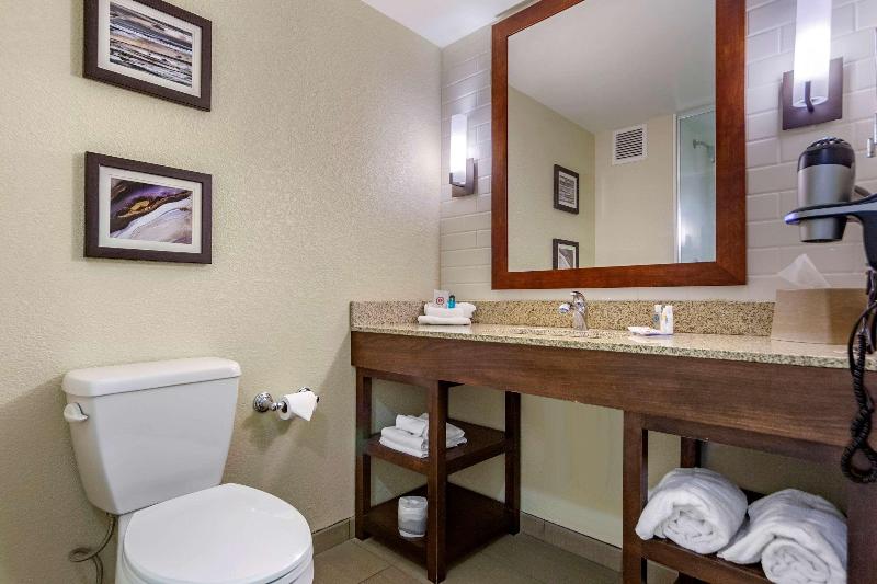 Люкс Кровать Кинг, Comfort Inn & Suites Sidney I 80