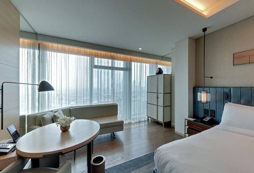 Business Room, Fairmont Quasar Istanbul