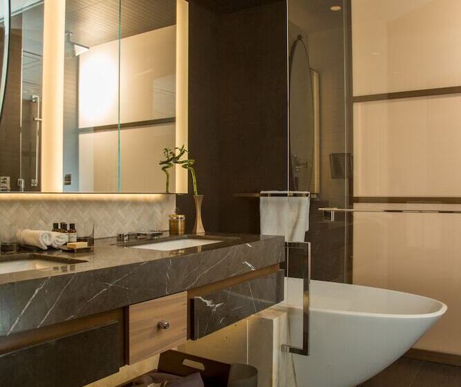 Standard Room, Fairmont Quasar Istanbul