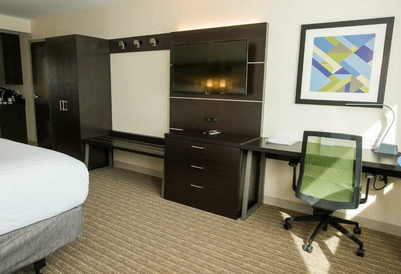 Номер Стандарт, Holiday Inn Express & Suites   Marietta, An Ihg