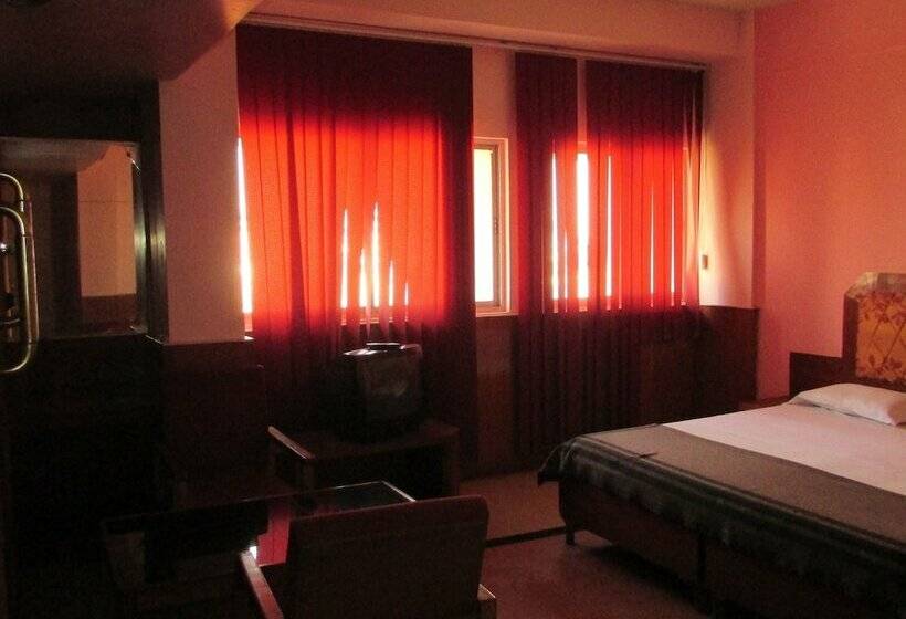 غرفة ديلوكس, Keshari