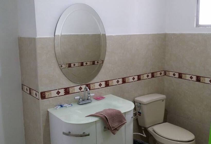 חדר סטנדרט עם מרפסת, Mansion Giahn Bed & Breakfast