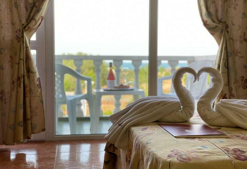 Quarto Estandar com Sacada, Zaara