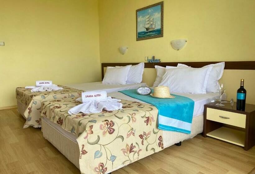 اتاق استاندارد با بالکن, Zaara