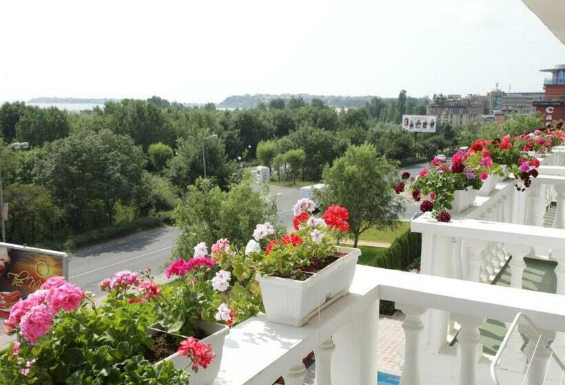 اتاق استاندارد با بالکن, Zaara