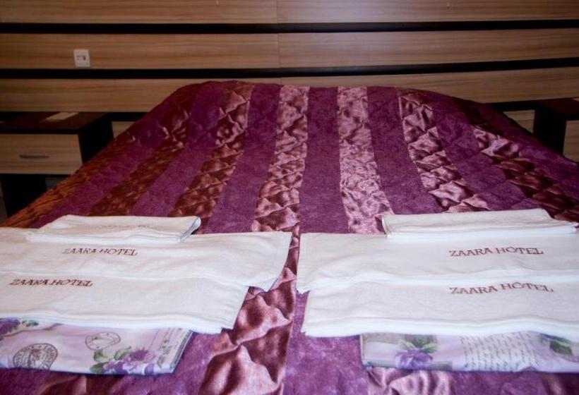 اتاق اکونومی, Zaara