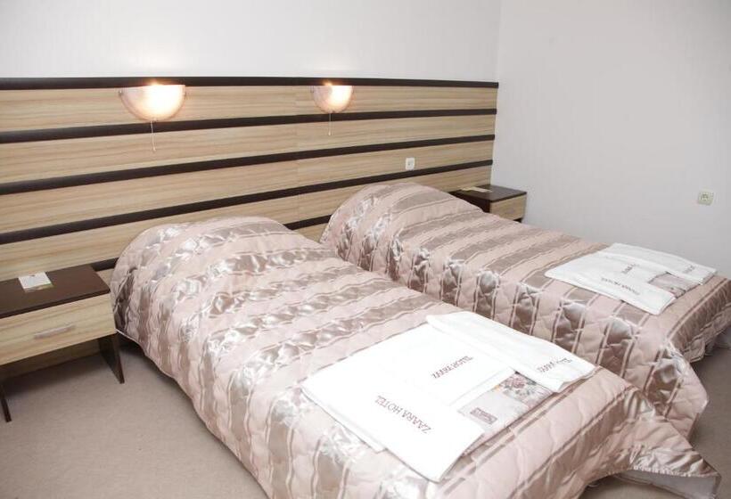 اتاق استاندارد چهارنفره با بالکن, Zaara