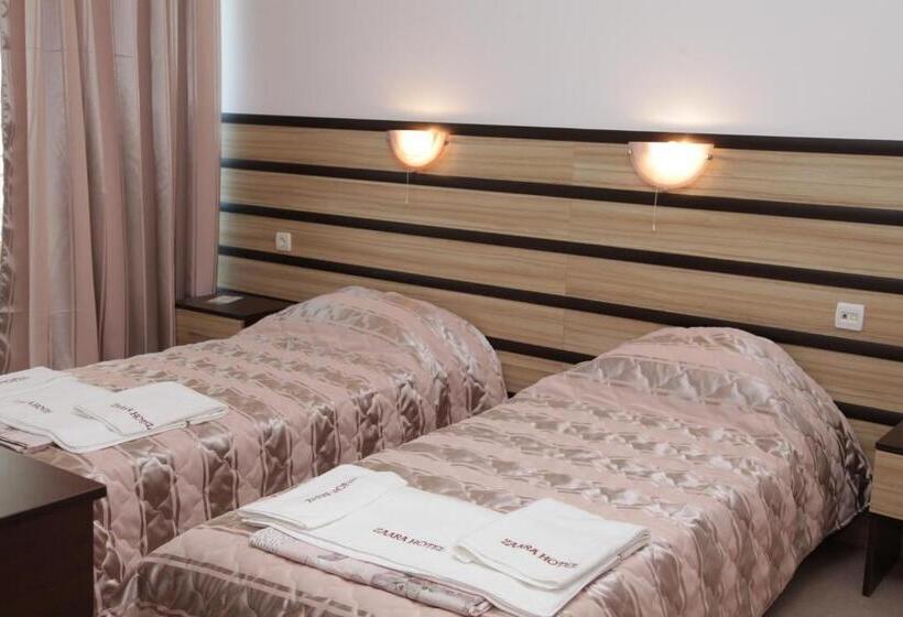 اتاق استاندارد چهارنفره با بالکن, Zaara