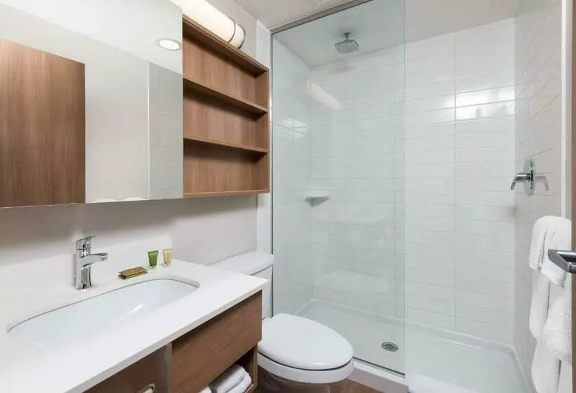 ２ダブルベッドのスタンダードルーム, Microtel Inn & Suites By Wyndham Sudbury