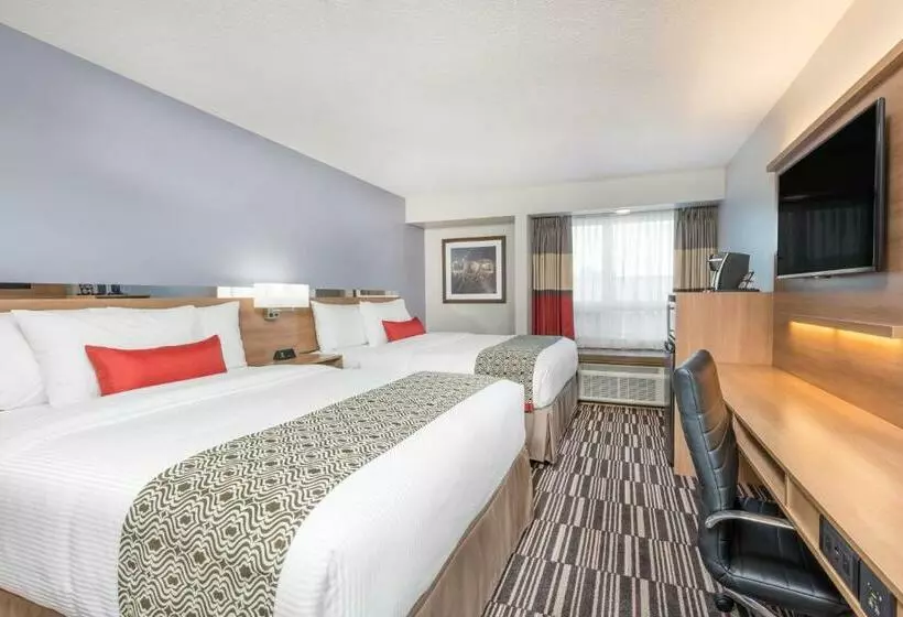 ２ダブルベッドのスタンダードルーム, Microtel Inn & Suites By Wyndham Sudbury