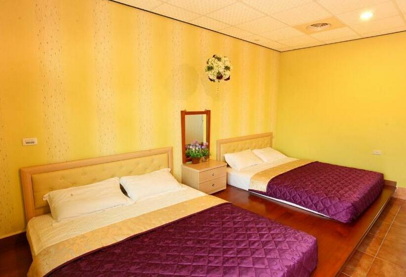 اتاق استاندارد چهار تخته, Family Pottery