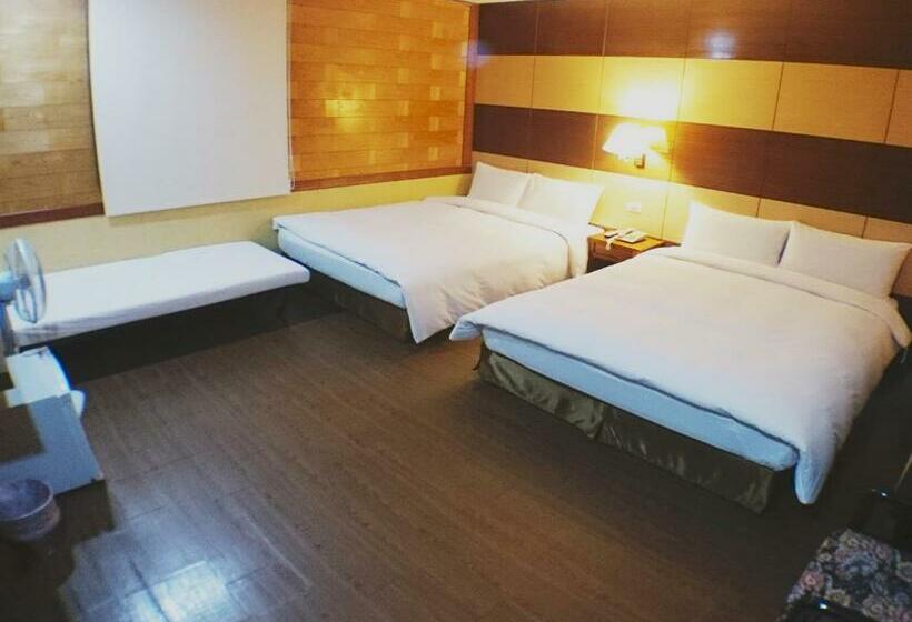 اتاق استاندارد چهار تخته, Fu Chia