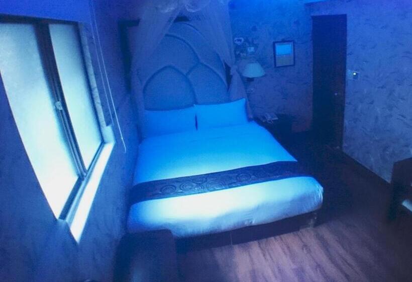 اتاق استاندارد با وان آب گرم, Fu Chia