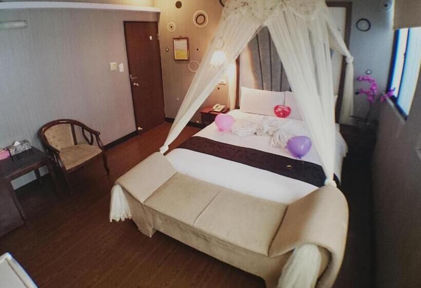 اتاق لوکس با وان آب گرم, Fu Chia