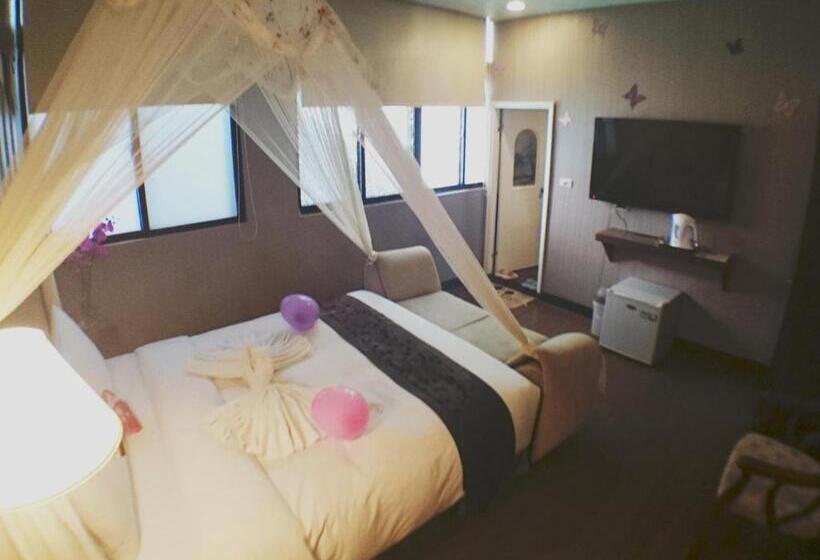 اتاق لوکس با وان آب گرم, Fu Chia