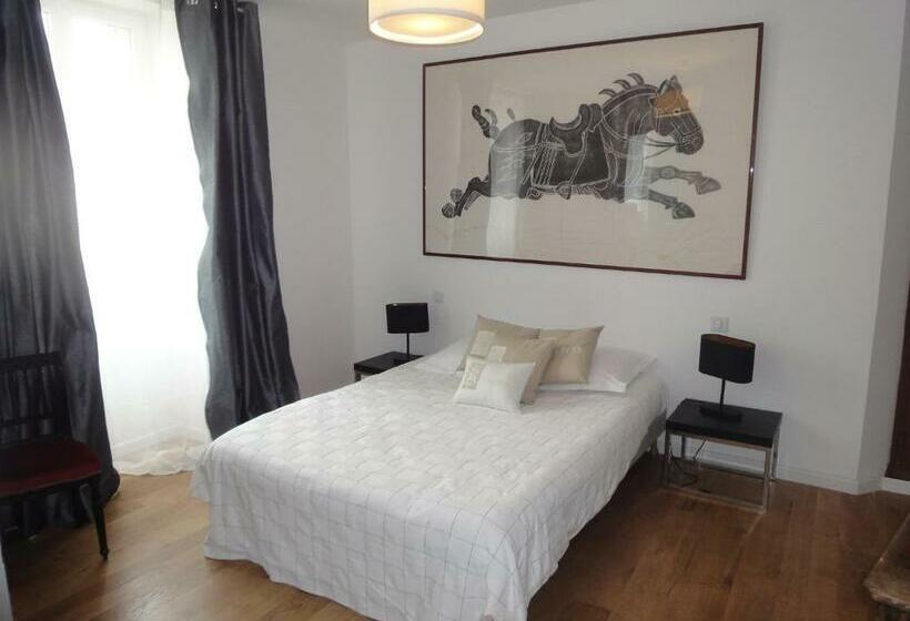 Номер Стандарт Вид на Сад, La Villa Du 15   Chambres Indépendantes & Autonomes Du Restaurant La Maison   Clim Et Piscine Chauff