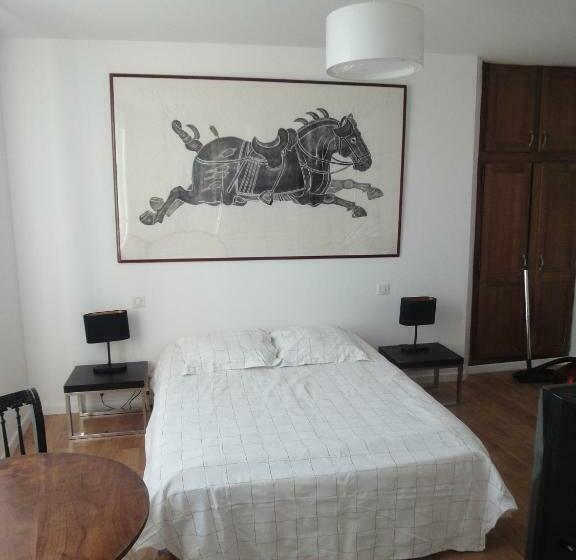 Номер Стандарт Вид на Сад, La Villa Du 15   Chambres Indépendantes & Autonomes Du Restaurant La Maison   Clim Et Piscine Chauff