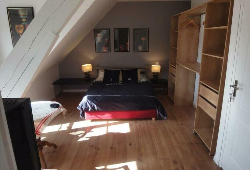 Номер Стандарт Вид на Сад, La Villa Du 15   Chambres Indépendantes & Autonomes Du Restaurant La Maison   Clim Et Piscine Chauff