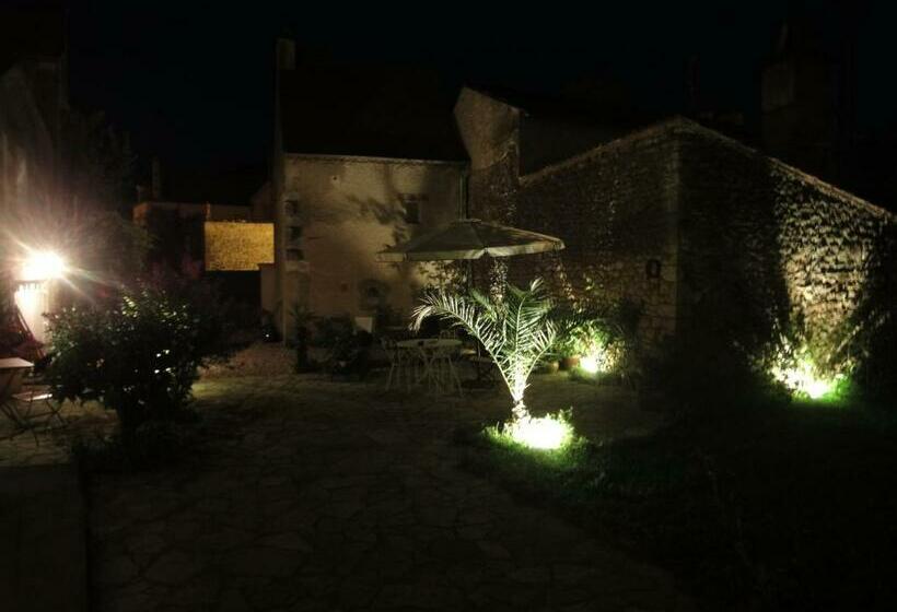 Номер Стандарт Вид на Сад, La Villa Du 15   Chambres Indépendantes & Autonomes Du Restaurant La Maison   Clim Et Piscine Chauff