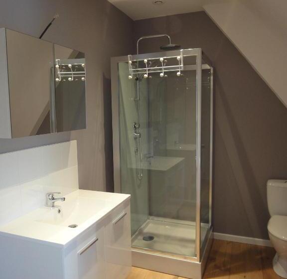 Номер Стандарт Вид на Сад, La Villa Du 15   Chambres Indépendantes & Autonomes Du Restaurant La Maison   Clim Et Piscine Chauff