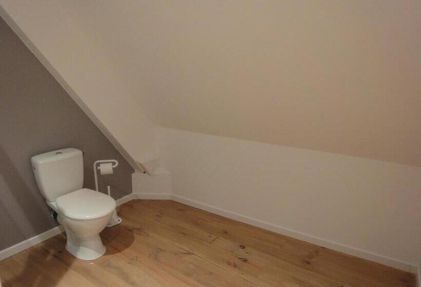 Номер Стандарт Вид на Сад, La Villa Du 15   Chambres Indépendantes & Autonomes Du Restaurant La Maison   Clim Et Piscine Chauff