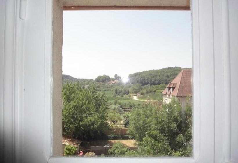 Номер Стандарт Вид на Сад, La Villa Du 15   Chambres Indépendantes & Autonomes Du Restaurant La Maison   Clim Et Piscine Chauff