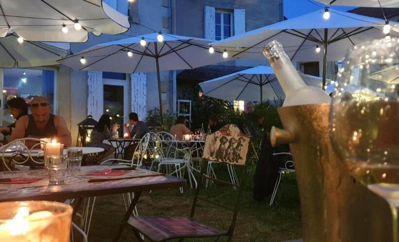 Номер Стандарт Вид на Горы, La Villa Du 15   Chambres Indépendantes & Autonomes Du Restaurant La Maison   Clim Et Piscine Chauff