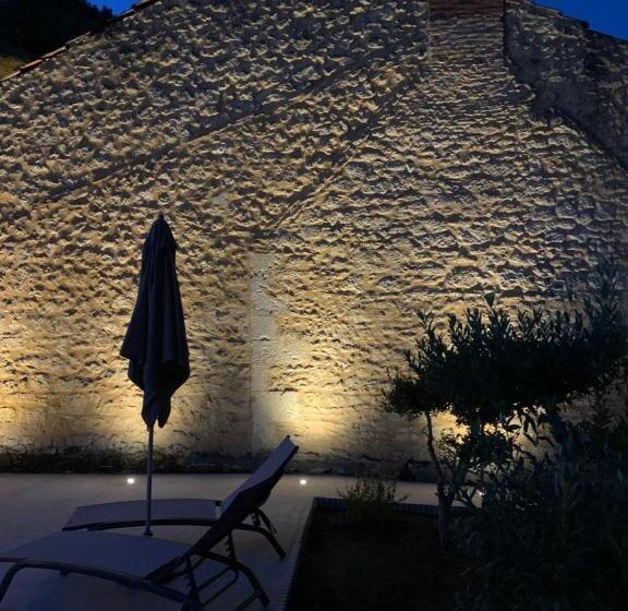 Номер Стандарт Вид на Сад, La Villa Du 15   Chambres Indépendantes & Autonomes Du Restaurant La Maison   Clim Et Piscine Chauff