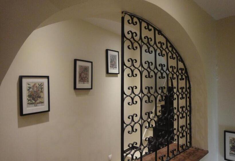 Номер Стандарт Вид на Горы, La Villa Du 15   Chambres Indépendantes & Autonomes Du Restaurant La Maison   Clim Et Piscine Chauff