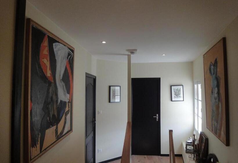 Номер Стандарт Вид на Горы, La Villa Du 15   Chambres Indépendantes & Autonomes Du Restaurant La Maison   Clim Et Piscine Chauff