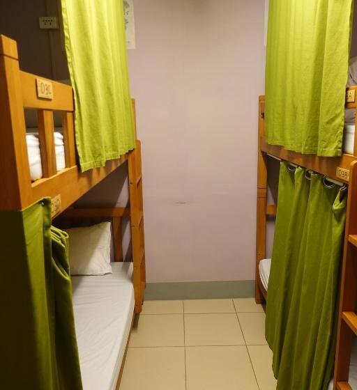 اتاق استاندارد چهارنفره با سرویس بهداشتی مشترک, Center.center Hostel