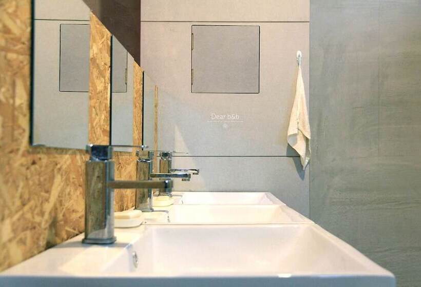اتاق استاندارد با سرویس بهداشتی مشترک, Center.center Hostel