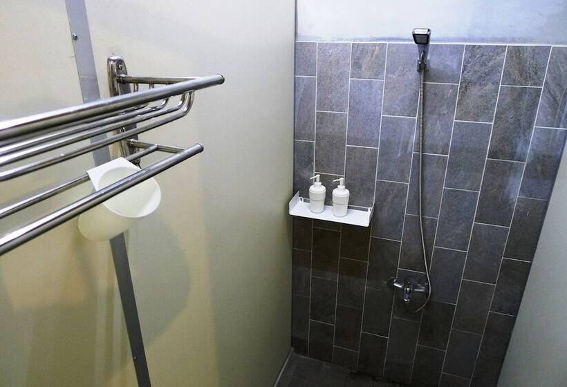 اتاق استاندارد با سرویس بهداشتی مشترک, Center.center Hostel