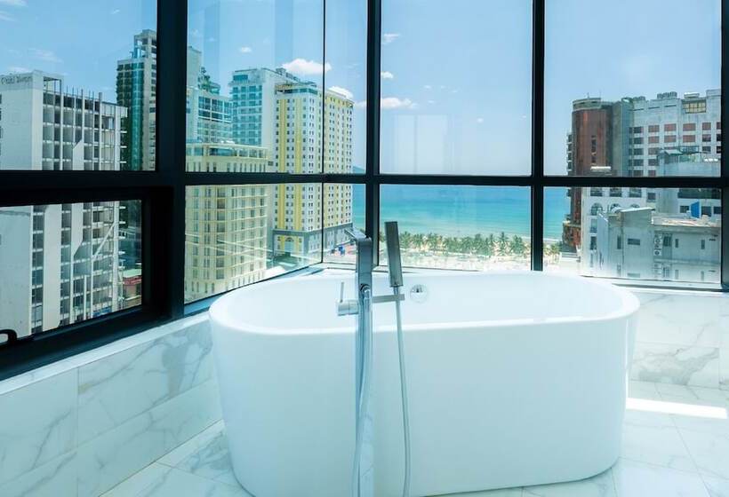 اتاق لوکس با چشم‌انداز دریا, Avatar Danang