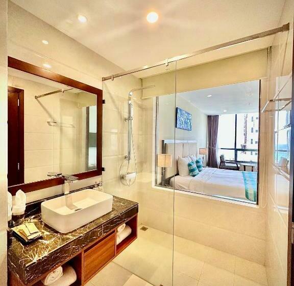 اتاق سوپریور با چشم‌انداز دریا, Avatar Danang