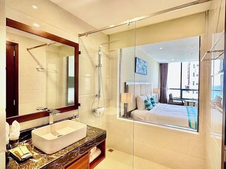 اتاق سوپریور با چشم‌انداز دریا, Avatar Danang