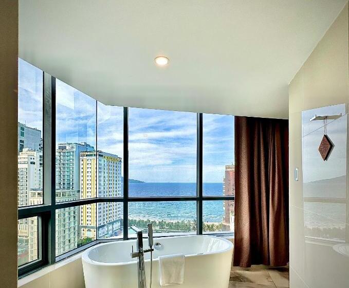 اتاق لوکس با چشم‌انداز دریا, Avatar Danang