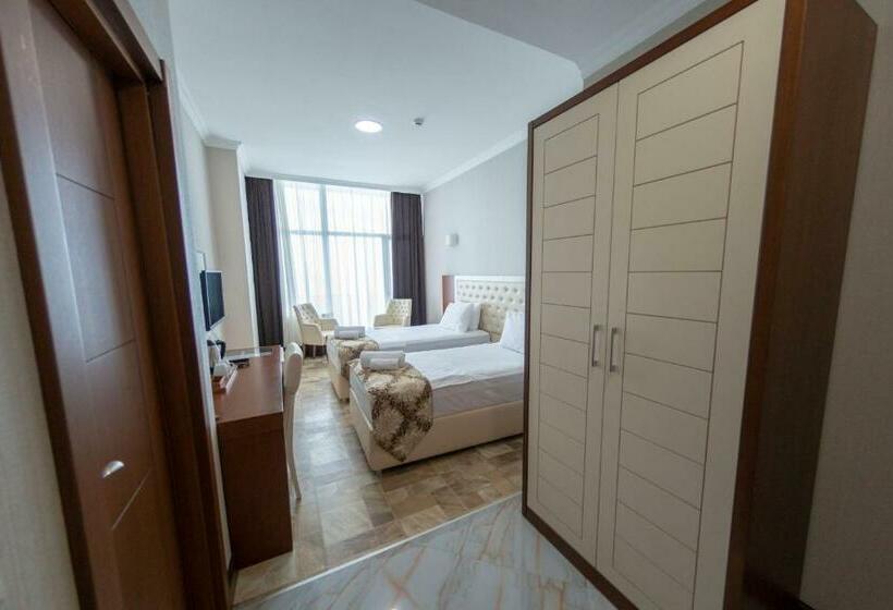 اتاق سوپریور با چشمانداز دریا, Era Palace Gonio