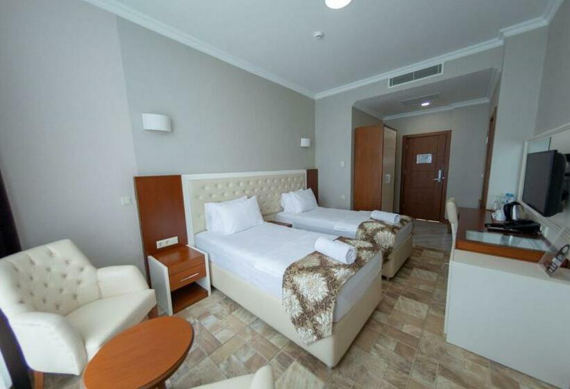 اتاق سوپریور با چشمانداز دریا, Era Palace Gonio