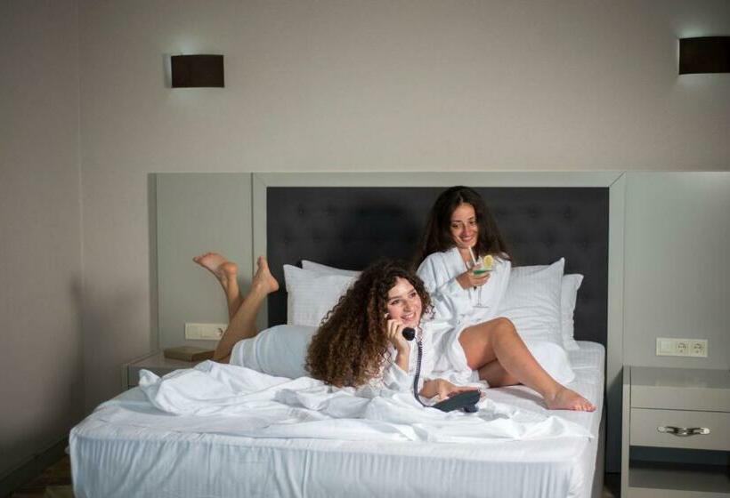 اتاق استاندارد با چشمانداز دریا, Era Palace Gonio