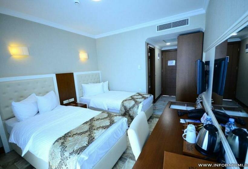 اتاق سوپریور با چشمانداز دریا, Era Palace Gonio