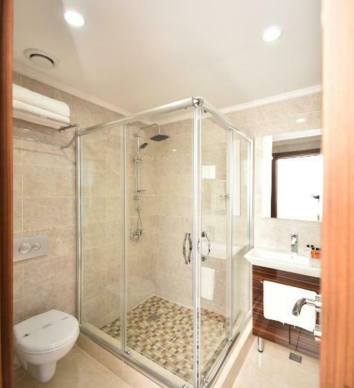 اتاق سوپریور با چشمانداز دریا, Era Palace Gonio