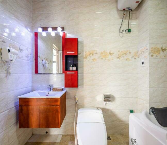 اتاق استاندارد چهارنفره با بالکن, Happy Danang