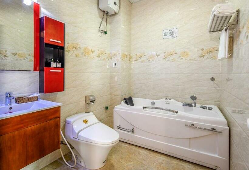 اتاق استاندارد چهارنفره با بالکن, Happy Danang