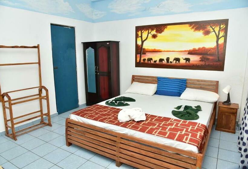 חדר סטנדרט, Happy Tuna